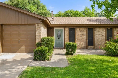 Photo of 704 Brookwood CIR, Taylor, TX 76574 (MLS # 6965876)