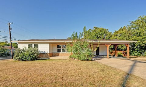 Photo of 1900 Cedar Ave, Austin, TX 78722 (MLS # 5918161)
