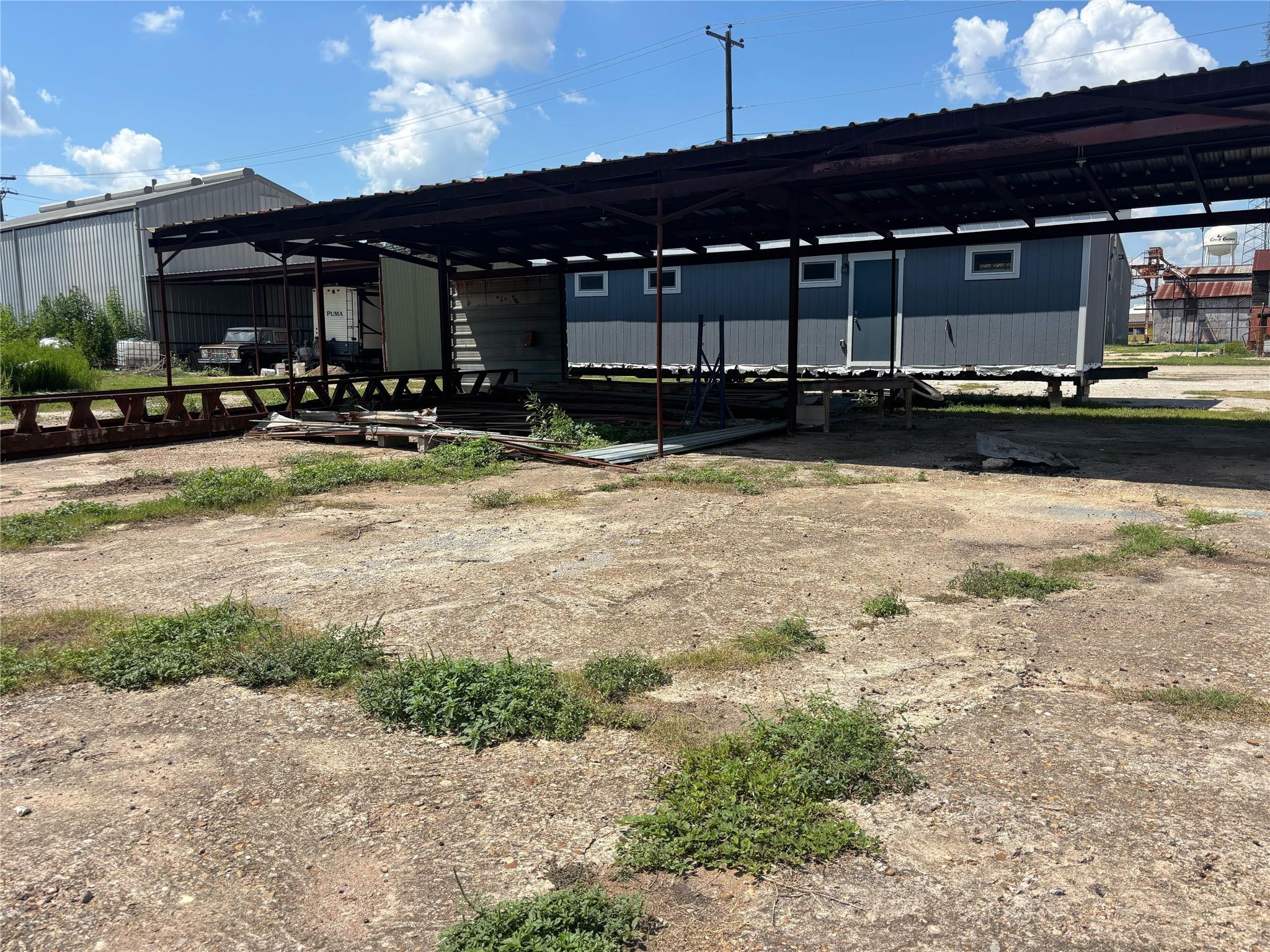 300 W Hempstead-A ST
