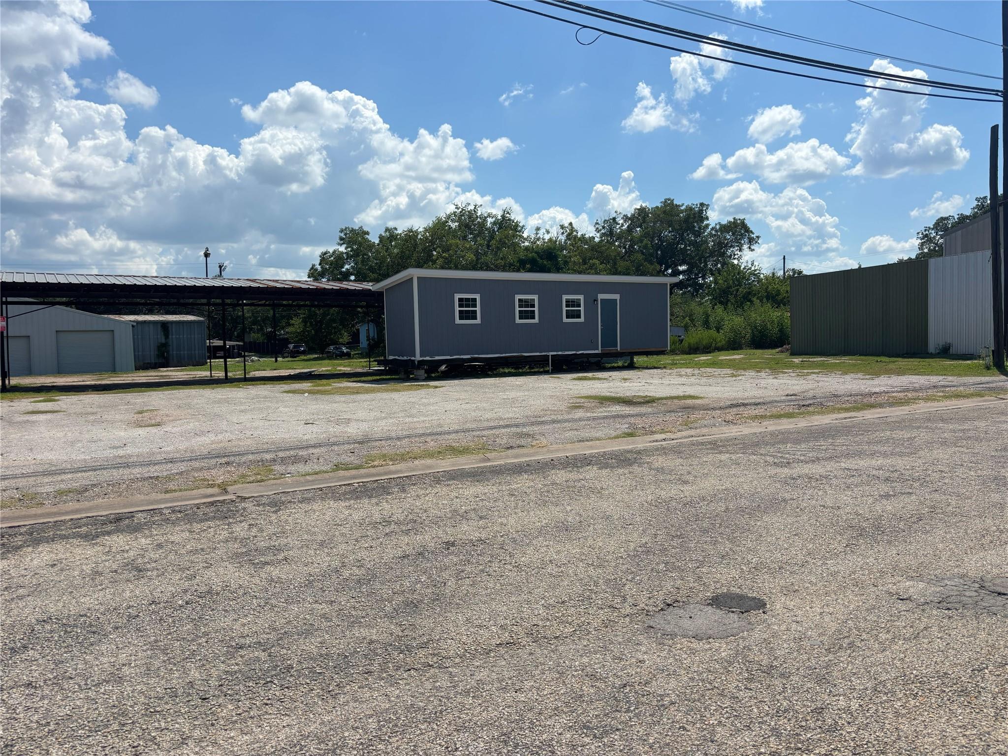 300 W Hempstead-A ST
