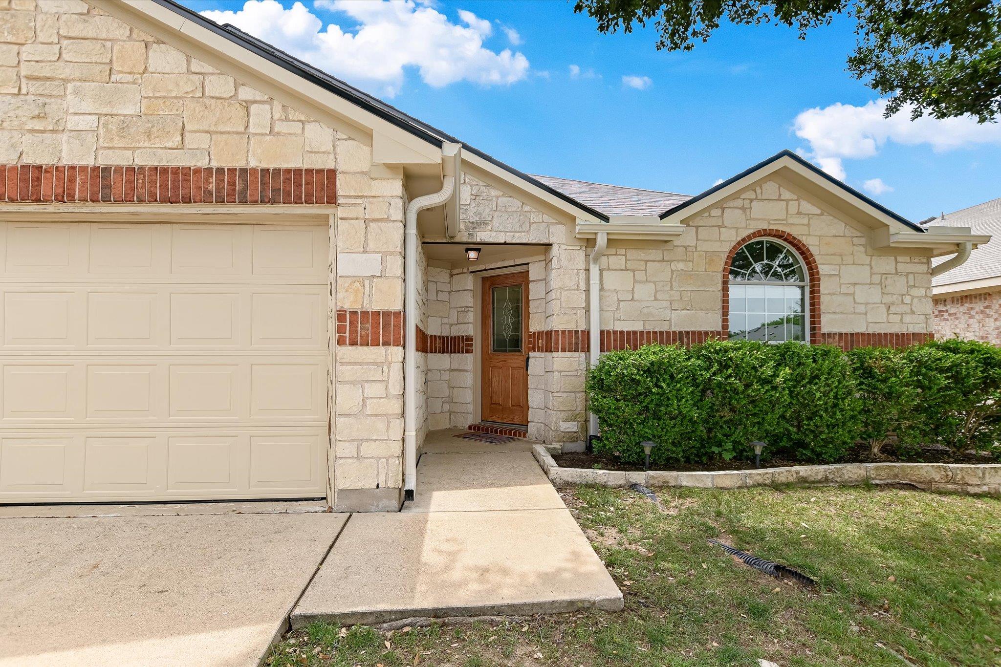 1901 Rachel LN
