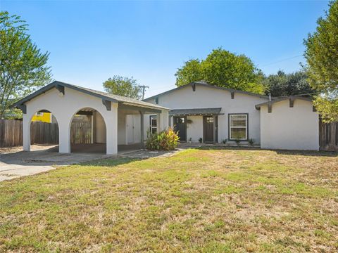 Photo of 1307 E Saint Johns Ave #B, Austin, TX 78752 (MLS # 4234137)