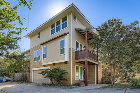 Photo of 2709 E 13th ST, Austin, TX 78702 (MLS # 5507985)