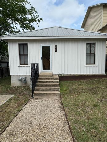 Single Family Residence at 2004 Rosewood Ave