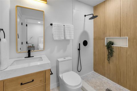 Photo of 2404 Santa Rita ST, Austin, TX 78702 (MLS # 3490801)