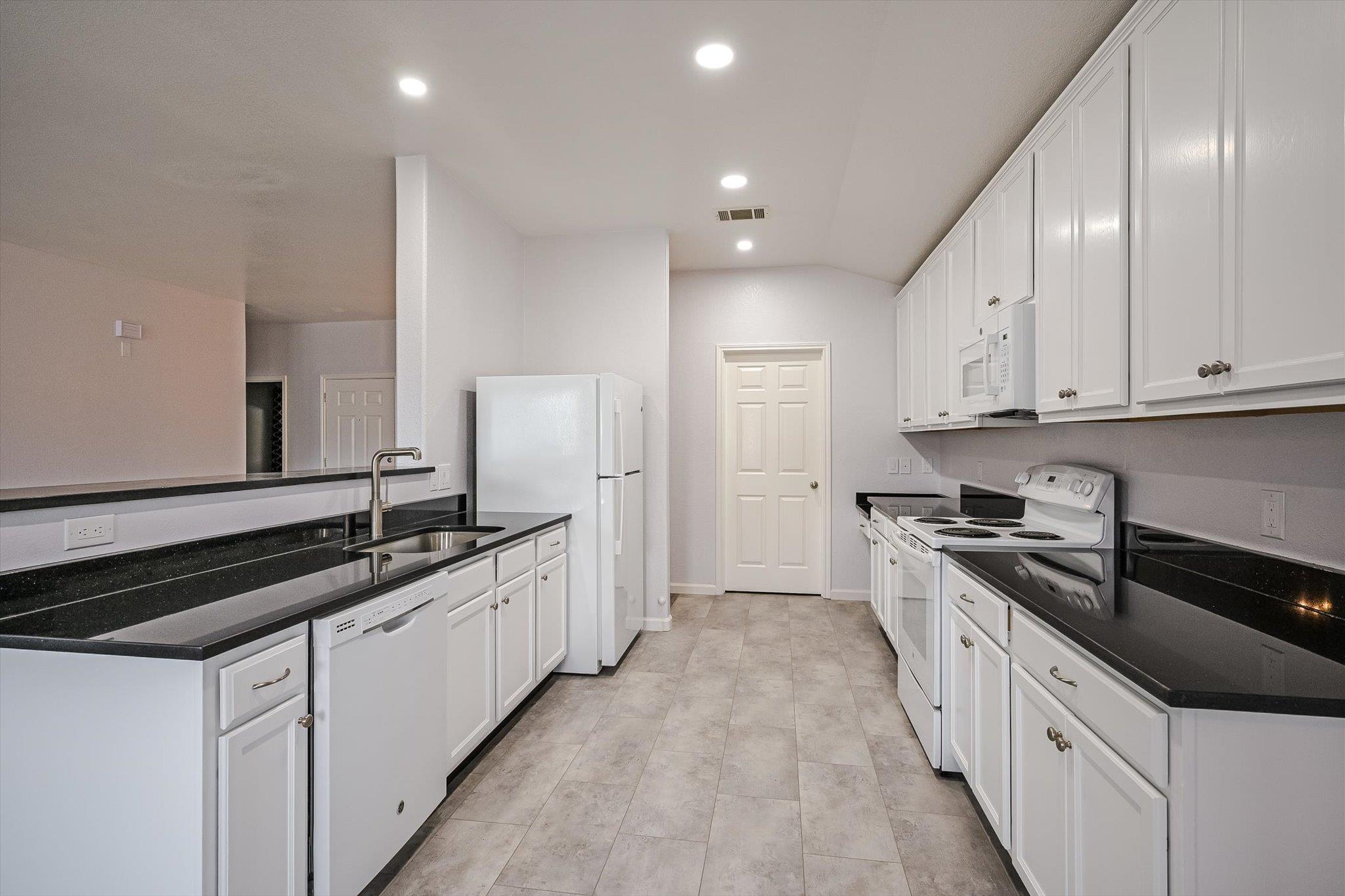 401 Bandara Woods BLVD