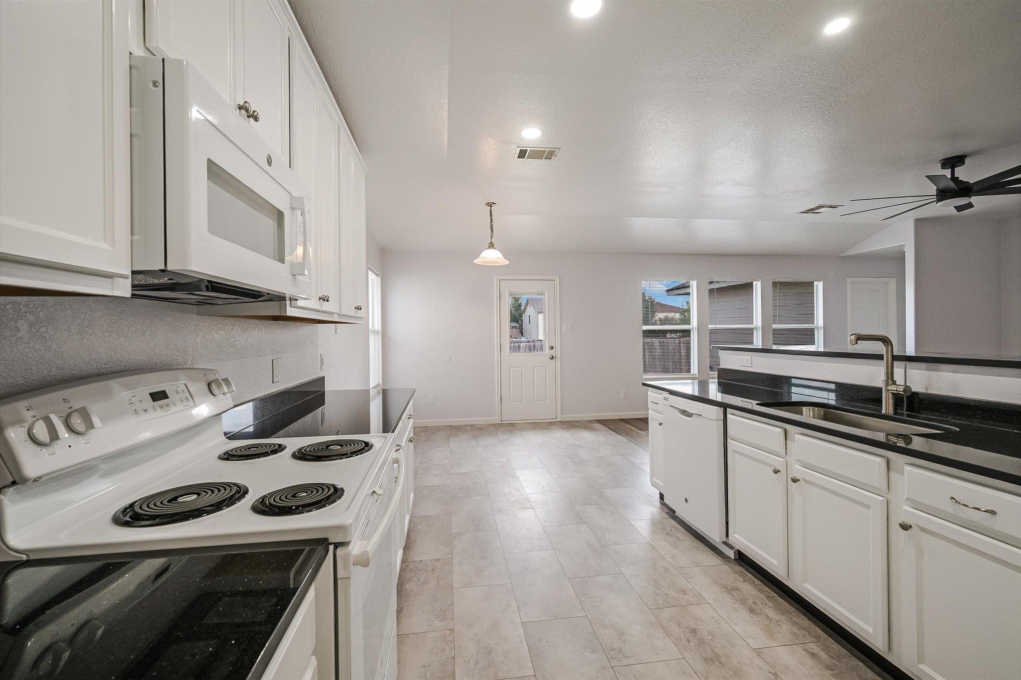 401 Bandara Woods BLVD
