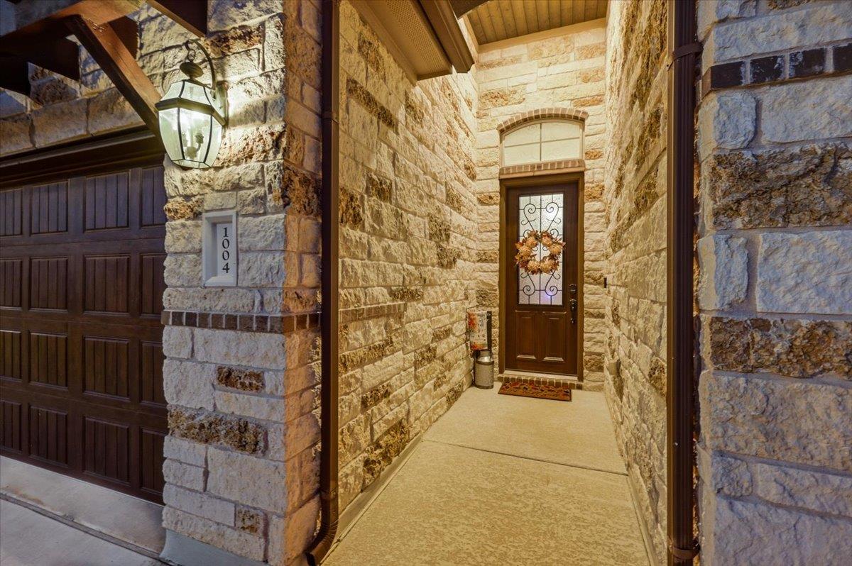 1004 Hezekiah LN