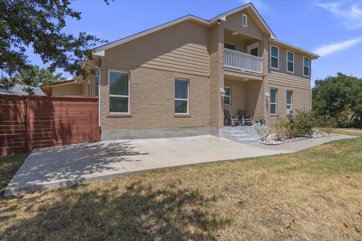1106 Greenlawn BLVD