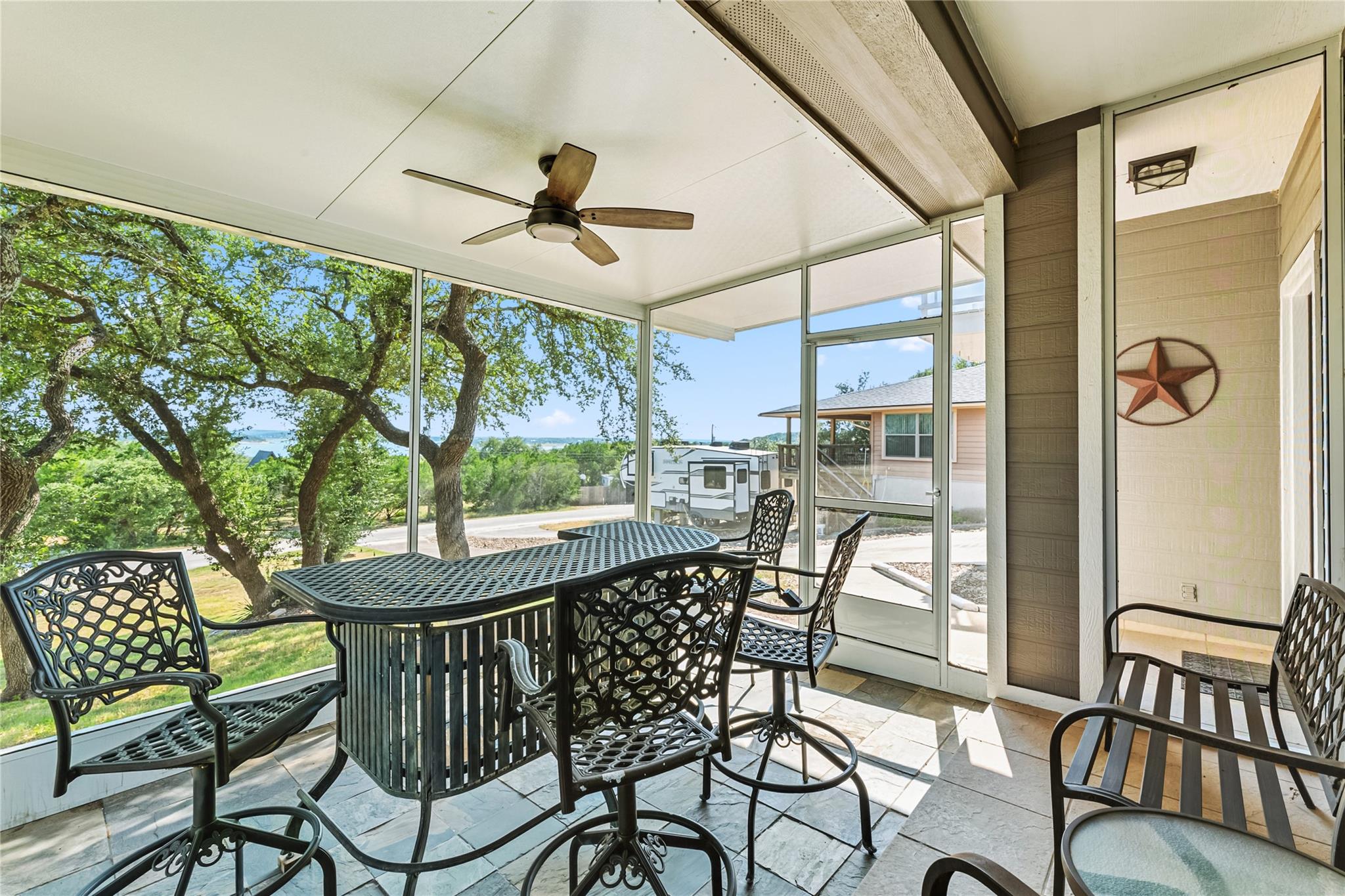 1711 LAKE BLUFF BLF