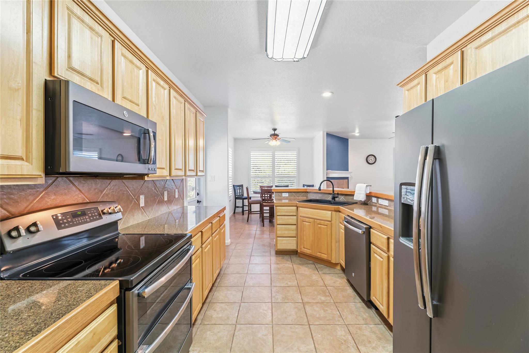 1711 LAKE BLUFF BLF