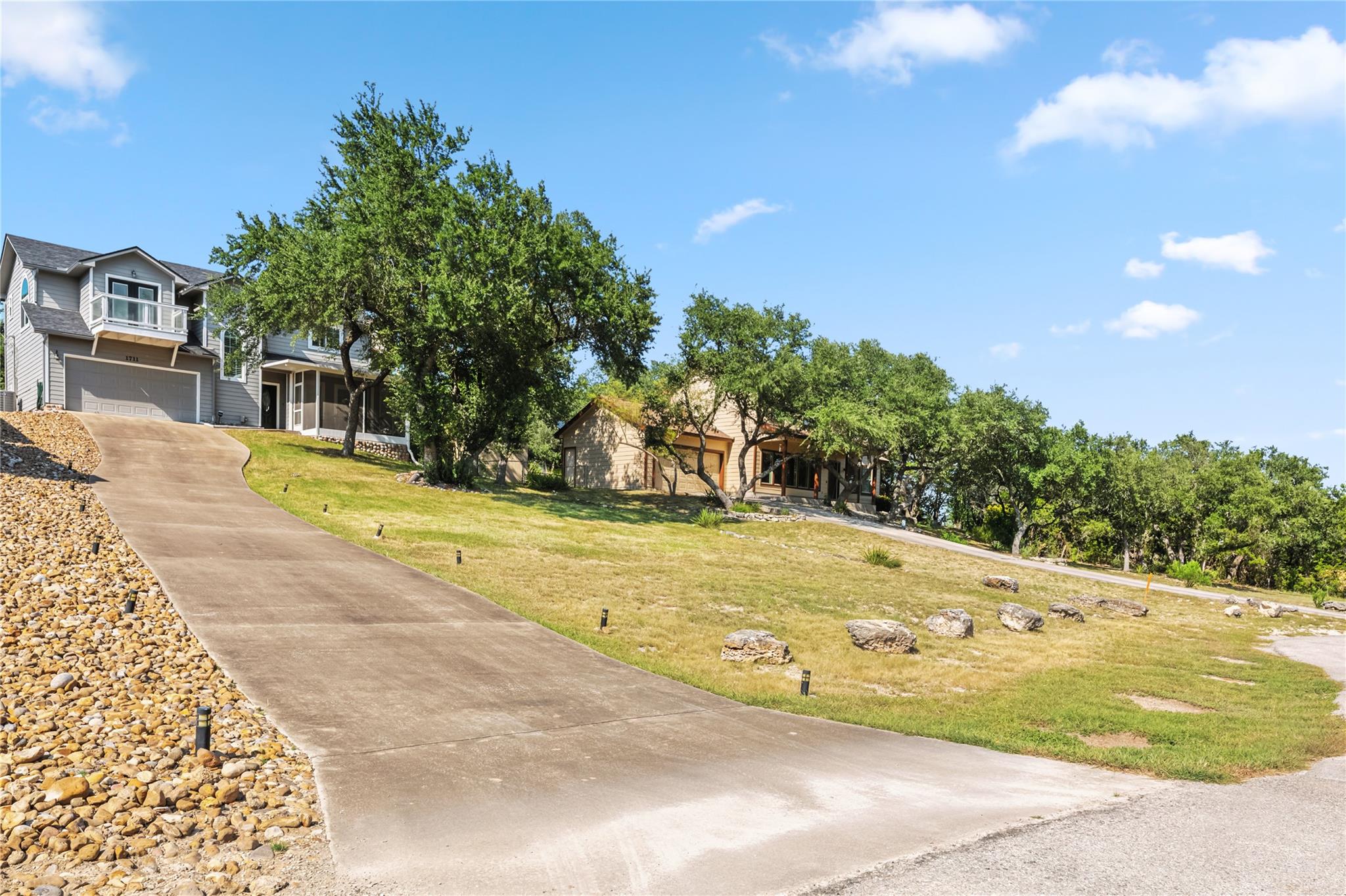 1711 LAKE BLUFF BLF