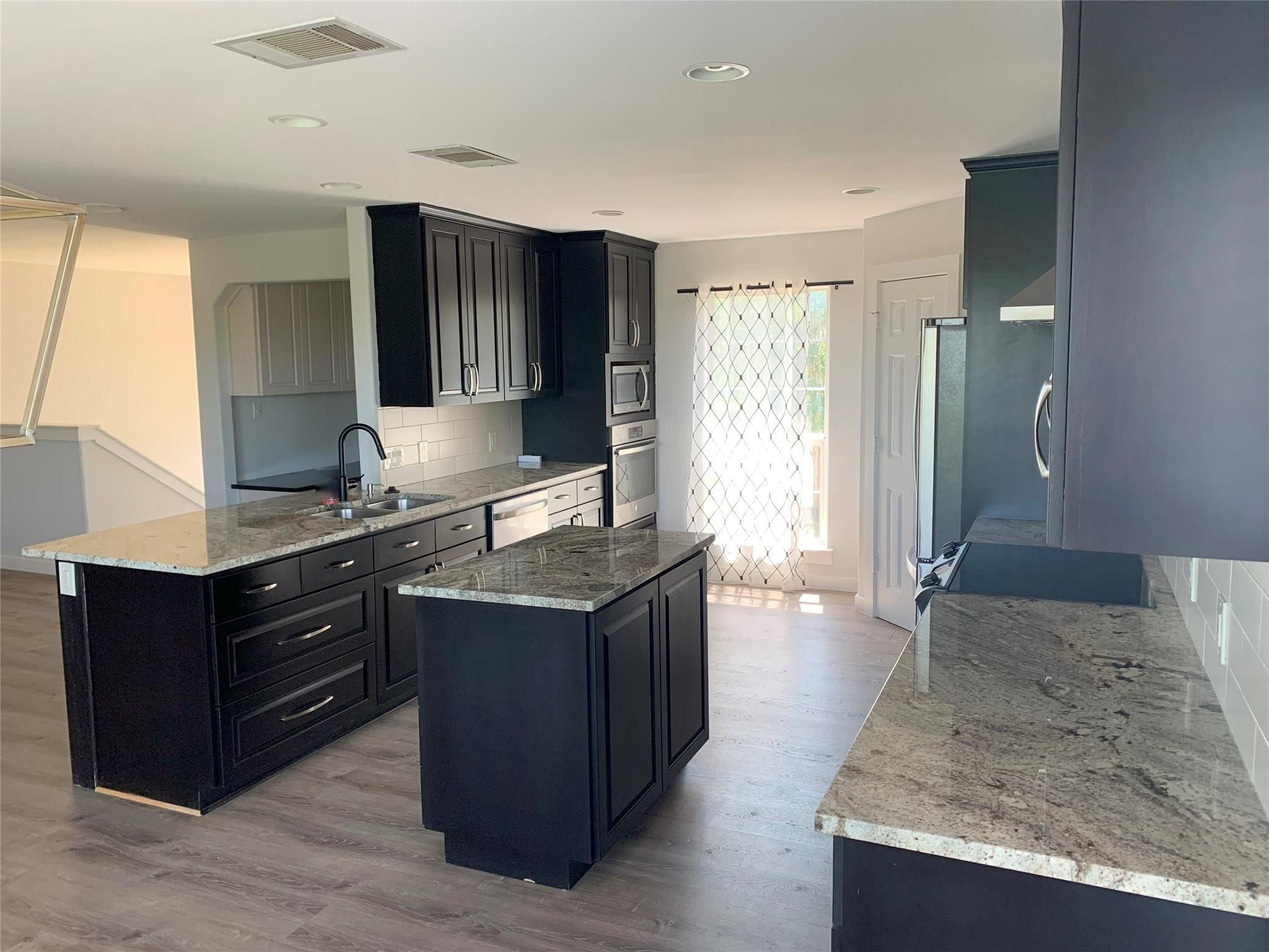 4102 Glendale LN