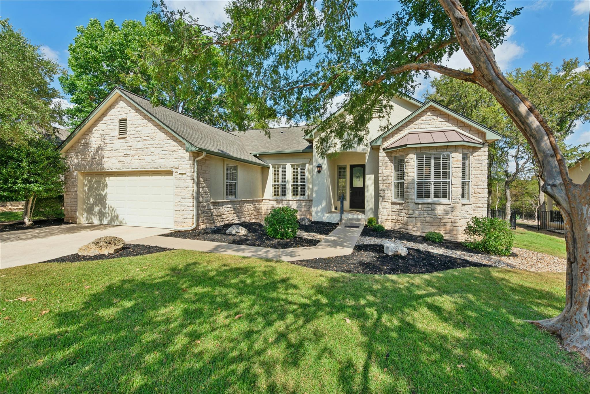 111 Yaupon LN