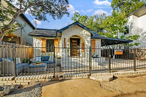 Tiny photo for 2406 Santa Maria ST, Austin, TX 78702 (MLS # 2020597)