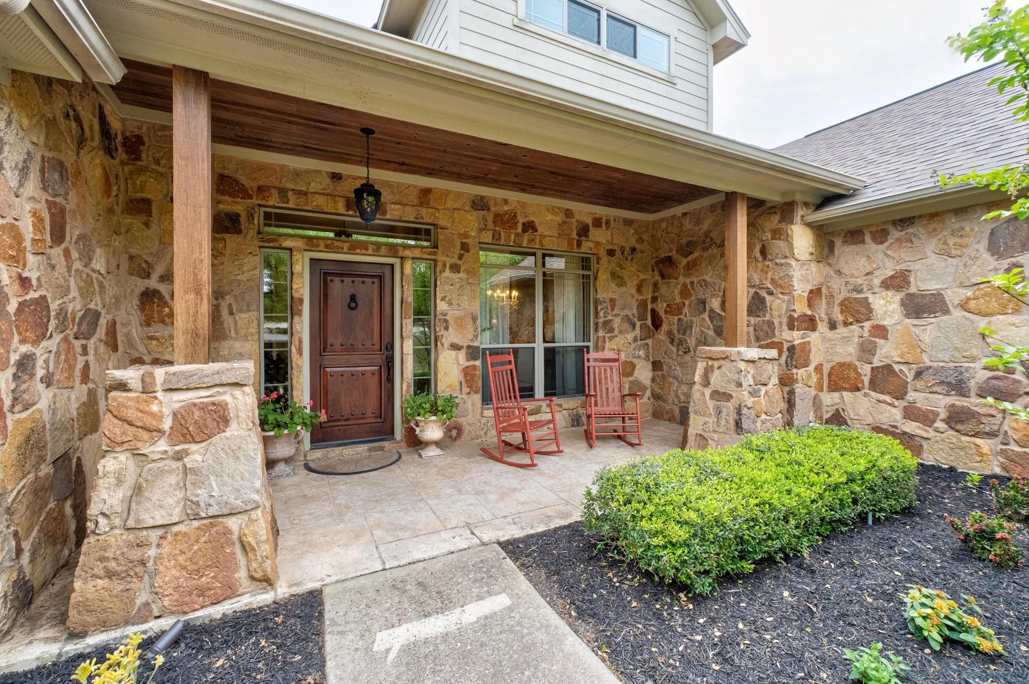 112 Lariat LN