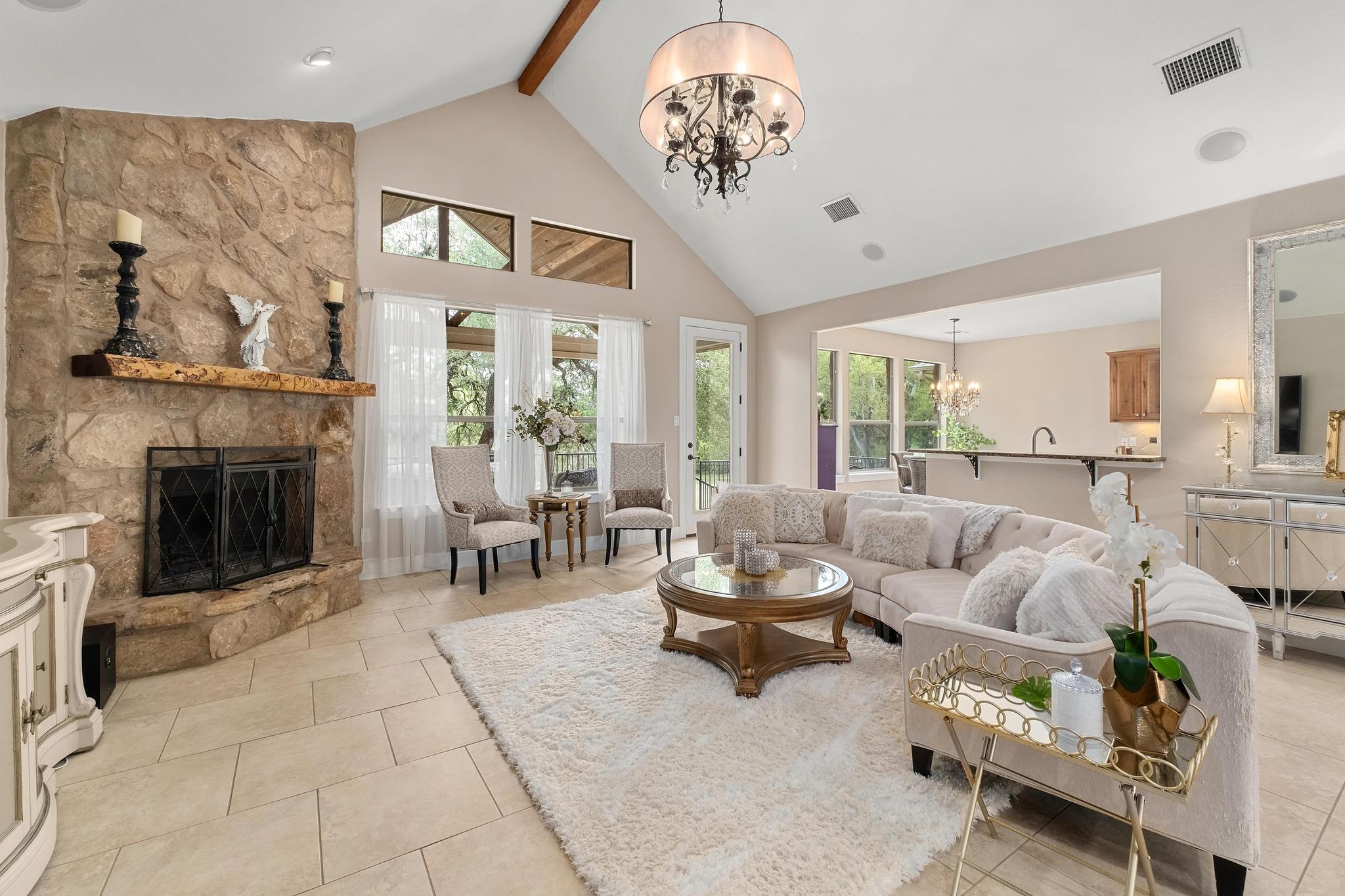 112 Lariat LN