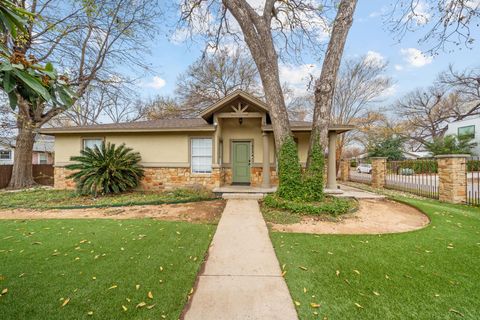 Photo of 912 Mansell Ave, Austin, TX 78702 (MLS # 4479130)