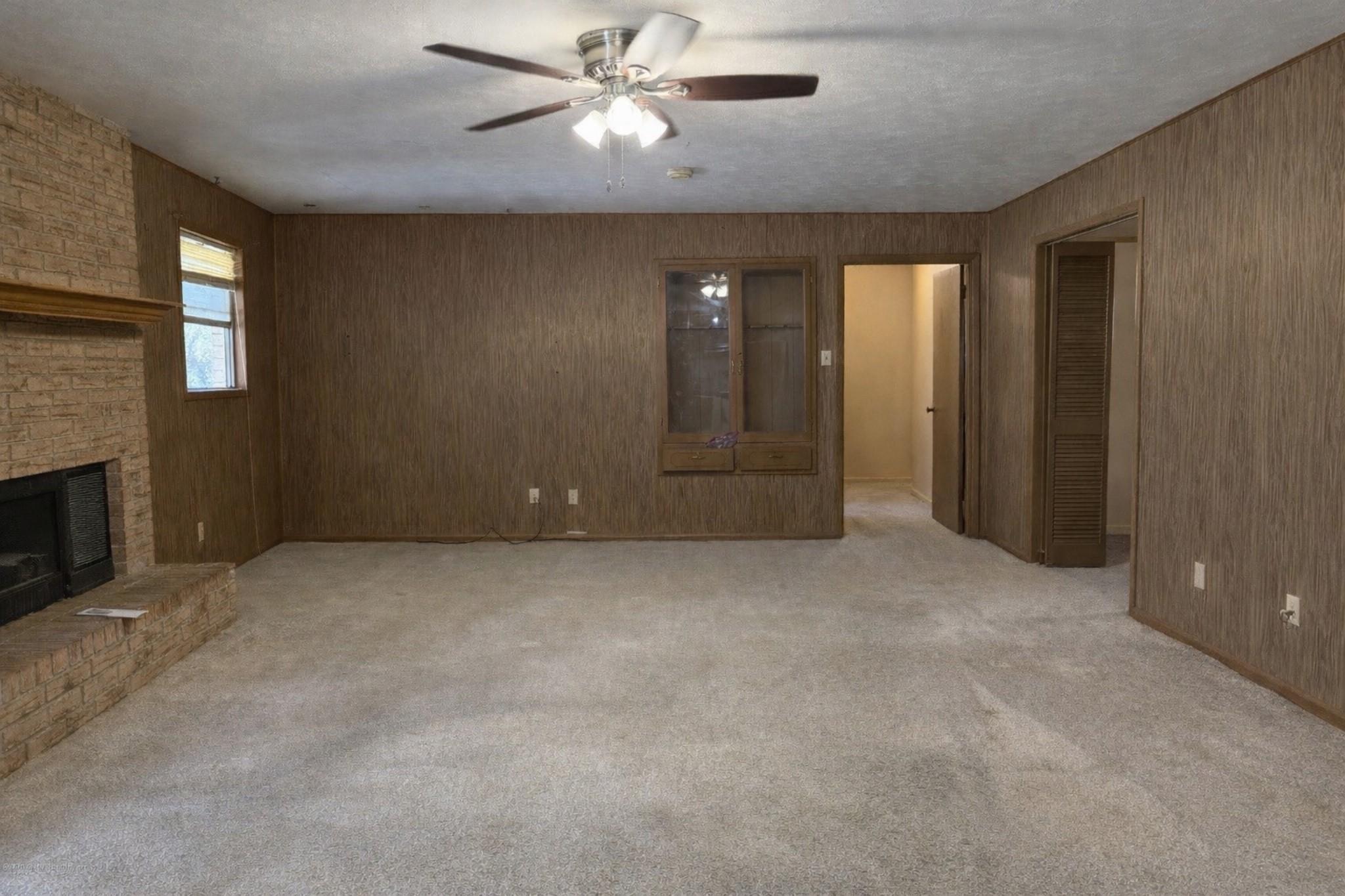 212 W Killen LN