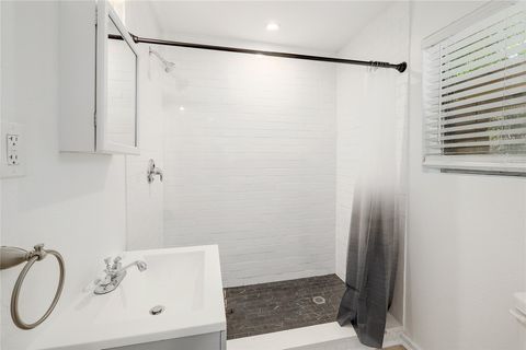 Tiny photo for 18502 E Lakeview DR, Jonestown, TX 78645 (MLS # 3471132)