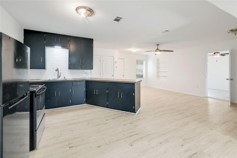 Tiny photo for 18502 E Lakeview DR, Jonestown, TX 78645 (MLS # 3471132)