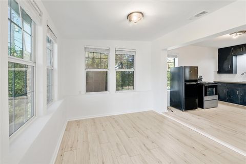 Tiny photo for 18502 E Lakeview DR, Jonestown, TX 78645 (MLS # 3471132)