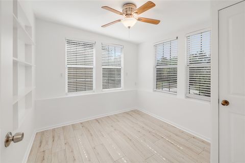 Tiny photo for 18502 E Lakeview DR, Jonestown, TX 78645 (MLS # 3471132)