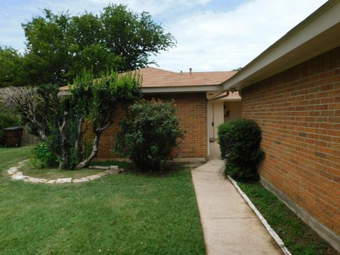 Photo of 806 Country Aire DR #A, Round Rock, TX 78664 (MLS # 9498510)