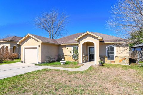Photo of 711 Sturgeon DR, San Marcos, TX 78666 (MLS # 3600531)