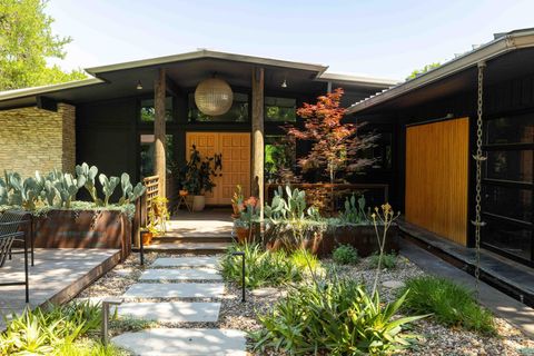 Photo of 1805 Brookhaven DR, Austin, TX 78704 (MLS # 6247520)