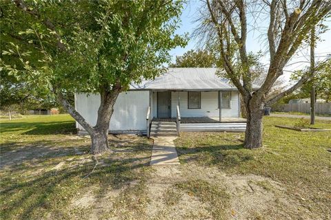 211 S 7th ST Jarrell TX 76537