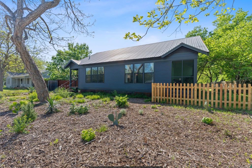 Photo of 708 W Prairie Lea ST, Lockhart, TX 78644 (MLS # 8732289)