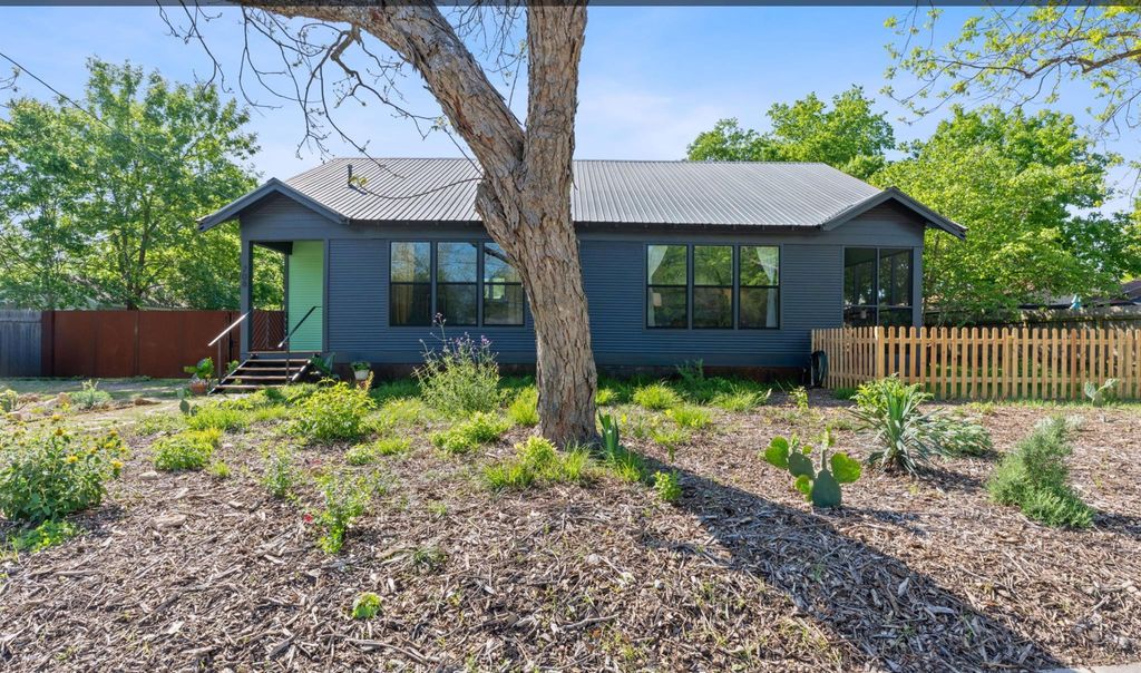 Photo of 708 W Prairie Lea ST, Lockhart, TX 78644 (MLS # 8732289)