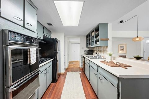 Tiny photo for 4610 S 1st ST, Austin, TX 78745 (MLS # 9173193)