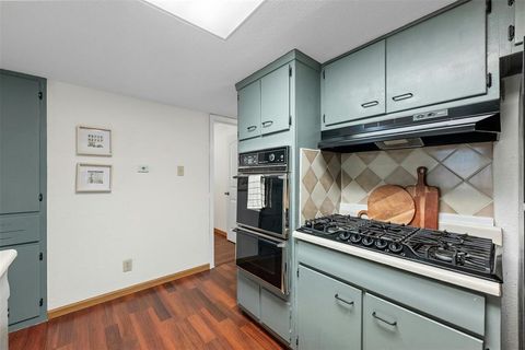 Tiny photo for 4610 S 1st ST, Austin, TX 78745 (MLS # 9173193)