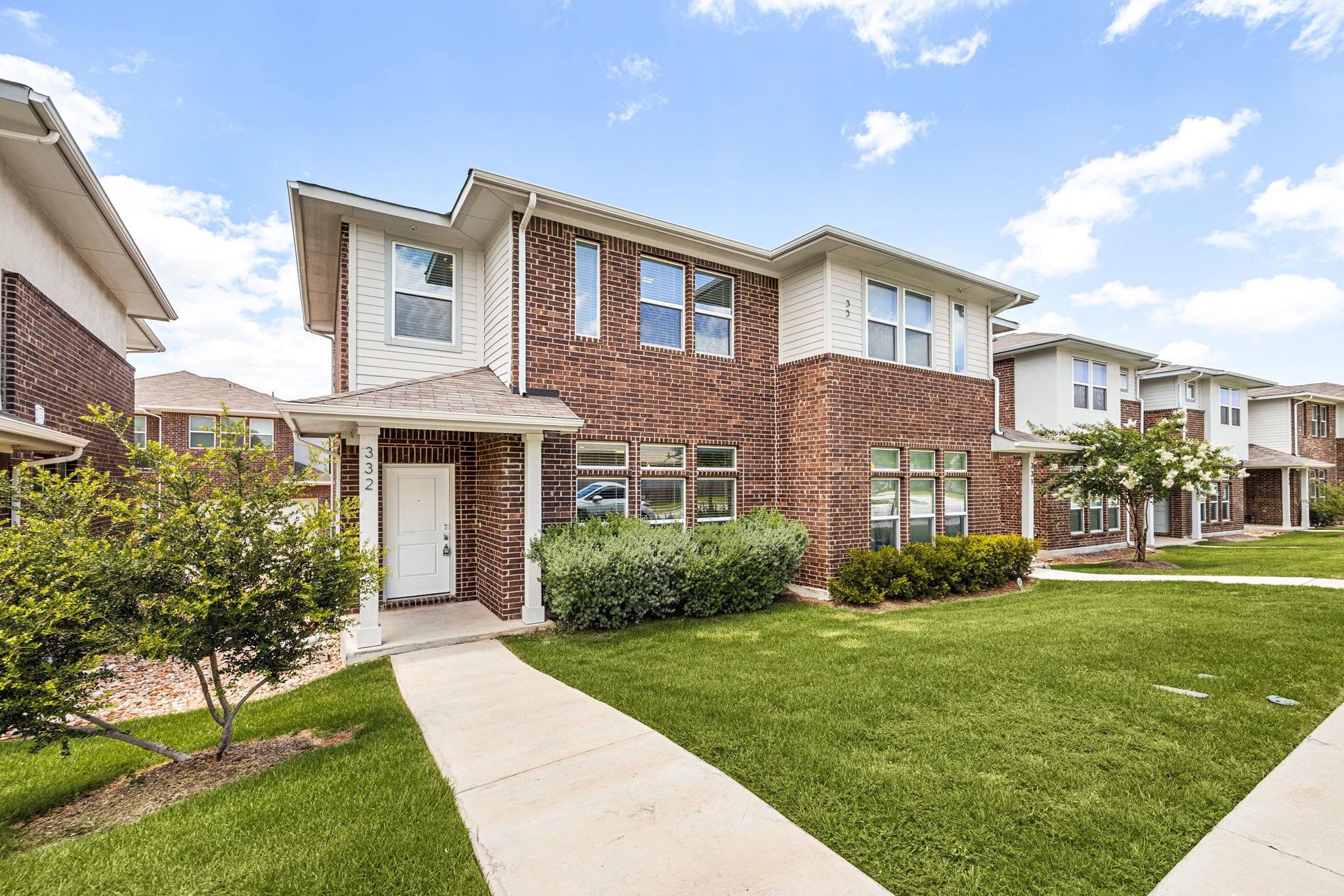 605 W South ST 33