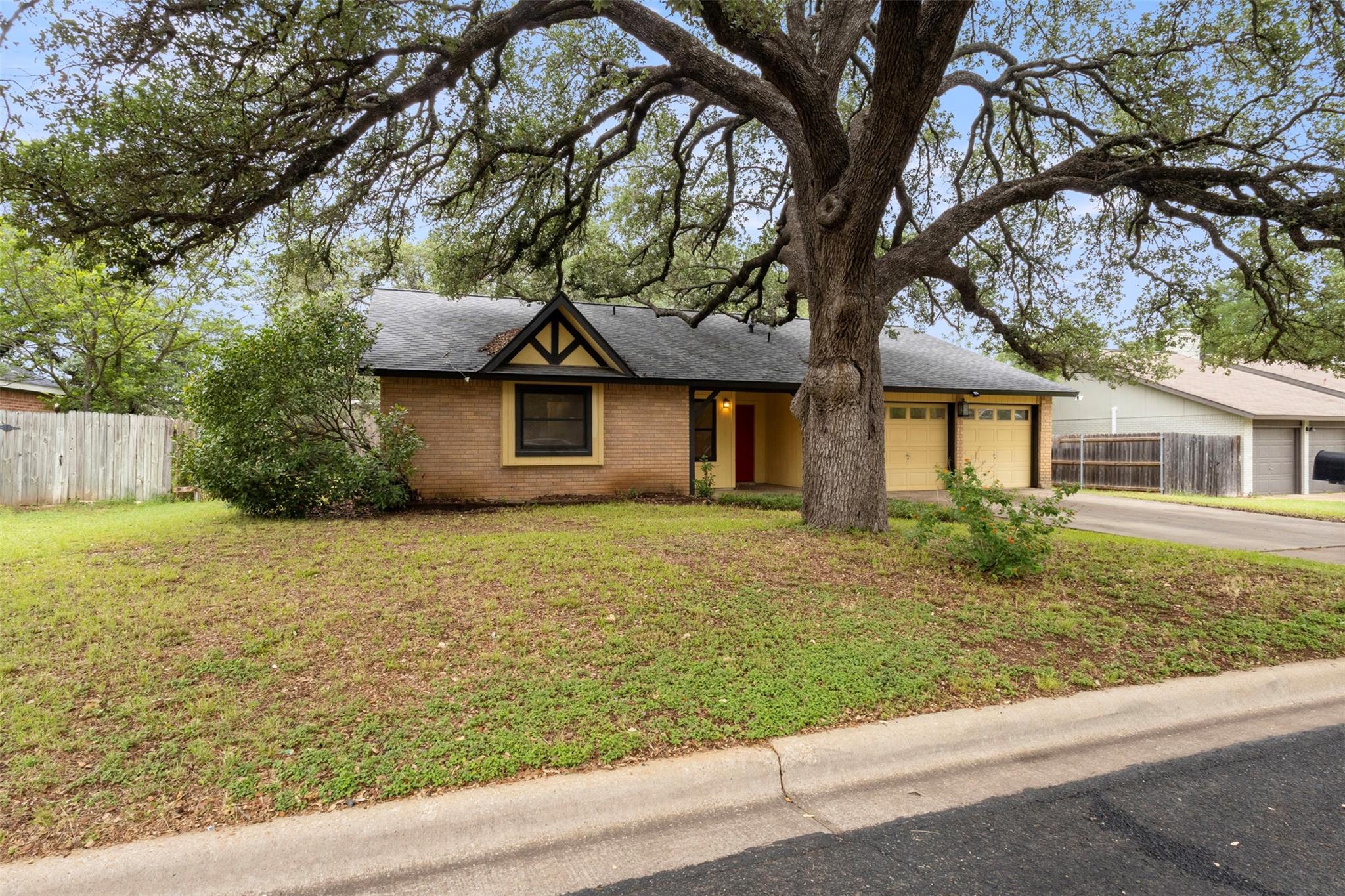 602 Woodview DR