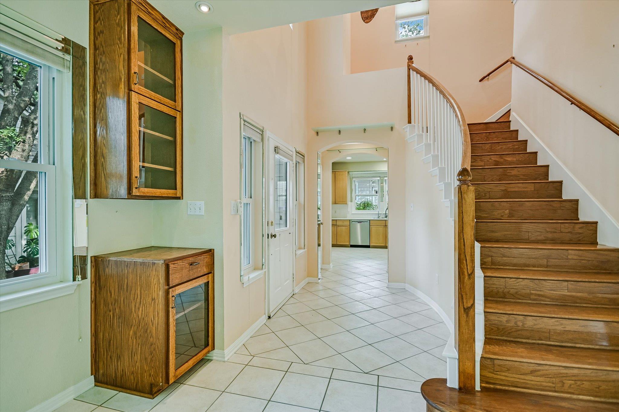 1011 Brodie ST 28