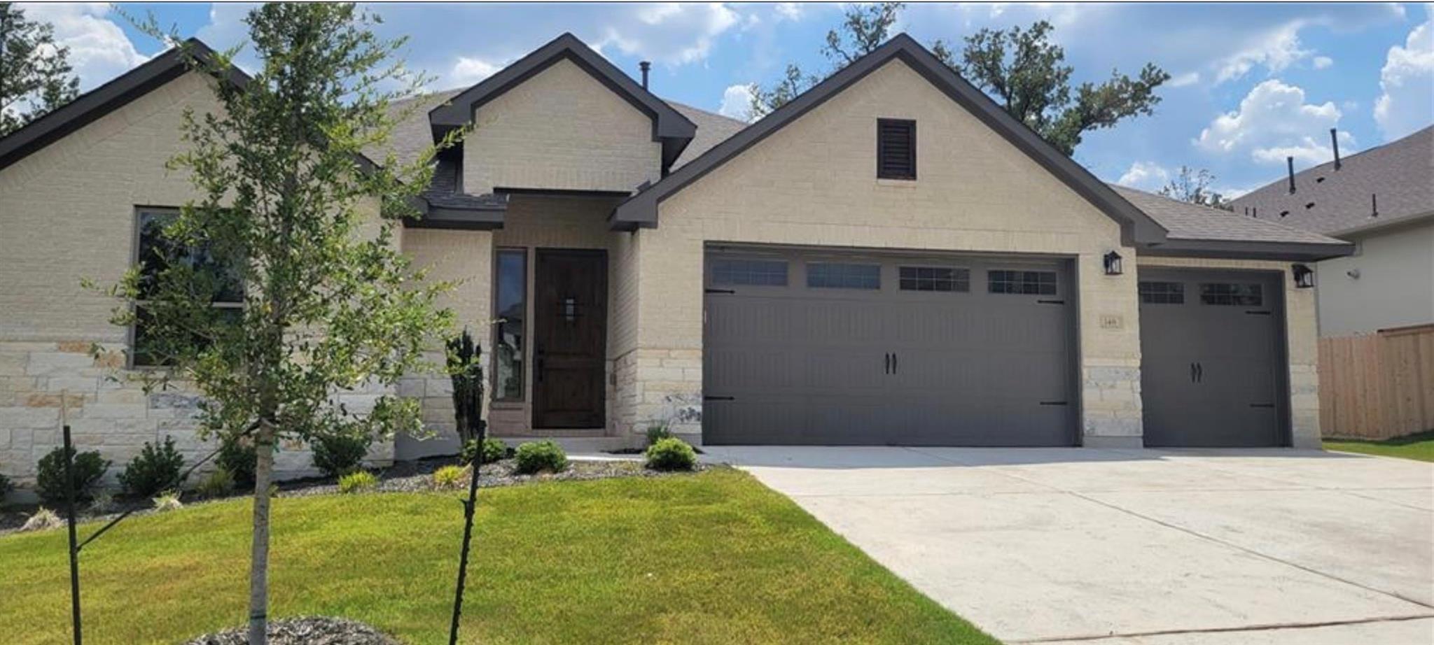Photo 1 of 37 — 148 Kellogg LN, Bastrop, TX 78602