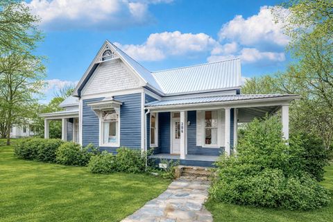 306 5th Ave Smithville TX 78957