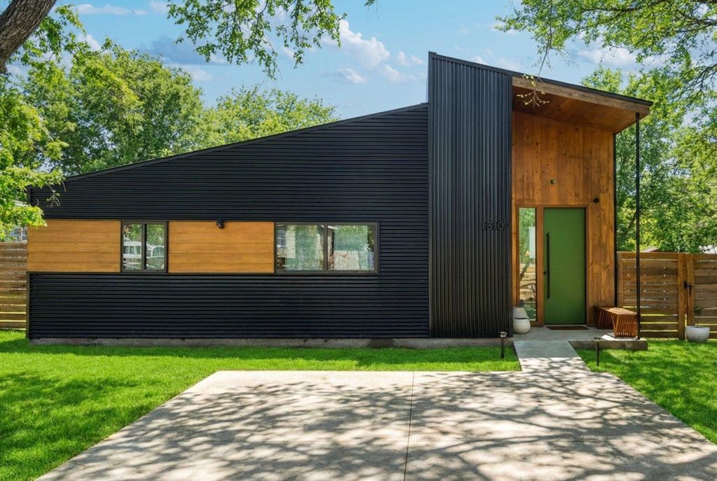 Photo of 1310 Green ST, Lockhart, TX 78644 (MLS # 1687655)