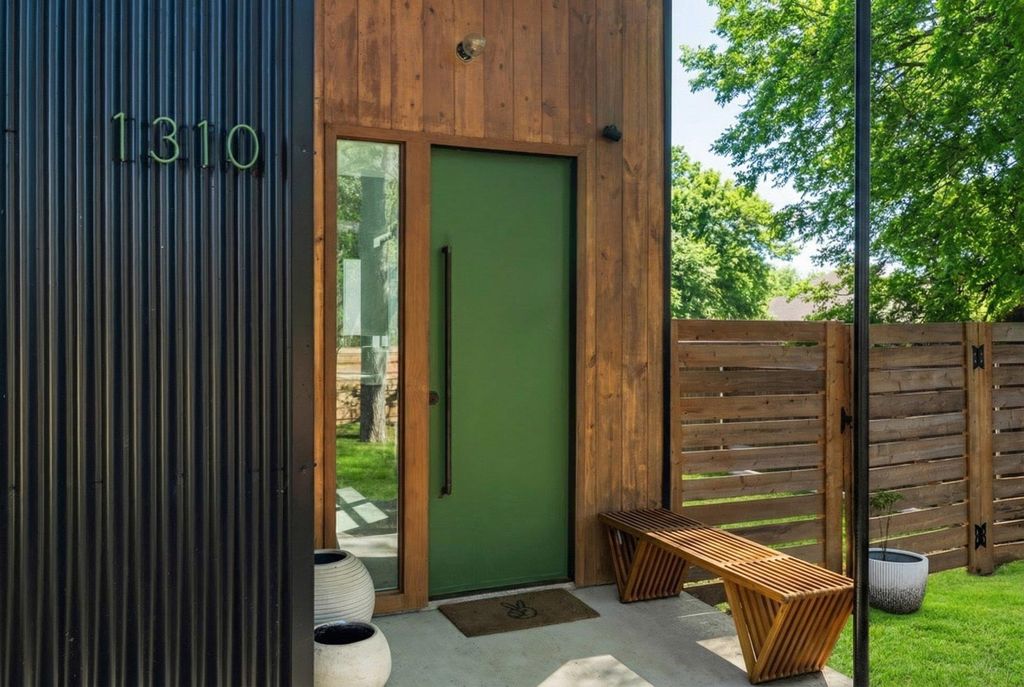 Photo of 1310 Green ST, Lockhart, TX 78644 (MLS # 1687655)