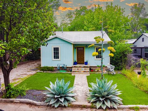 Photo of 912 & 912 1/2 Calle Limon DR, Austin, TX 78702 (MLS # 7880231)