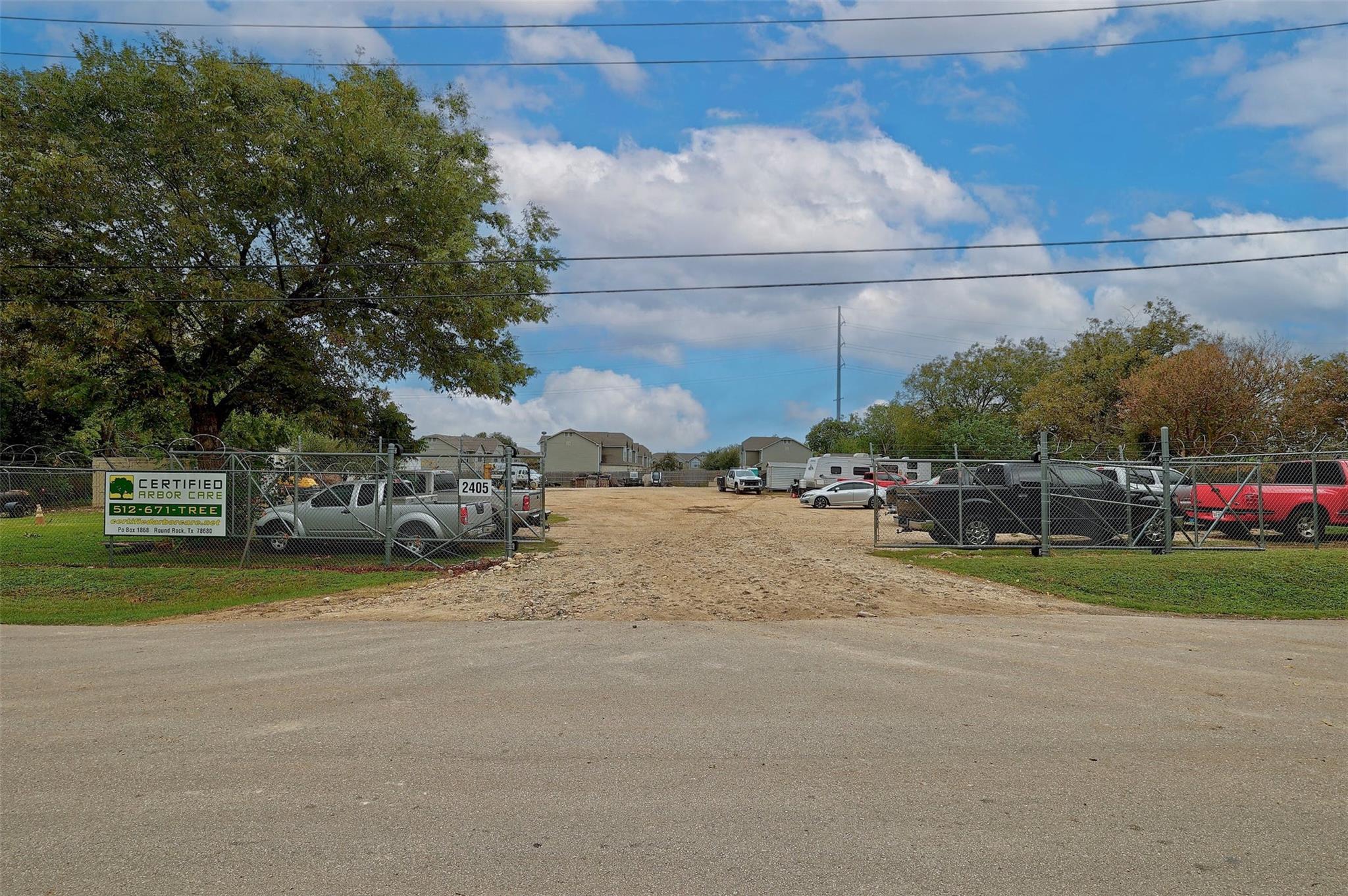 2405 Gardenia DR