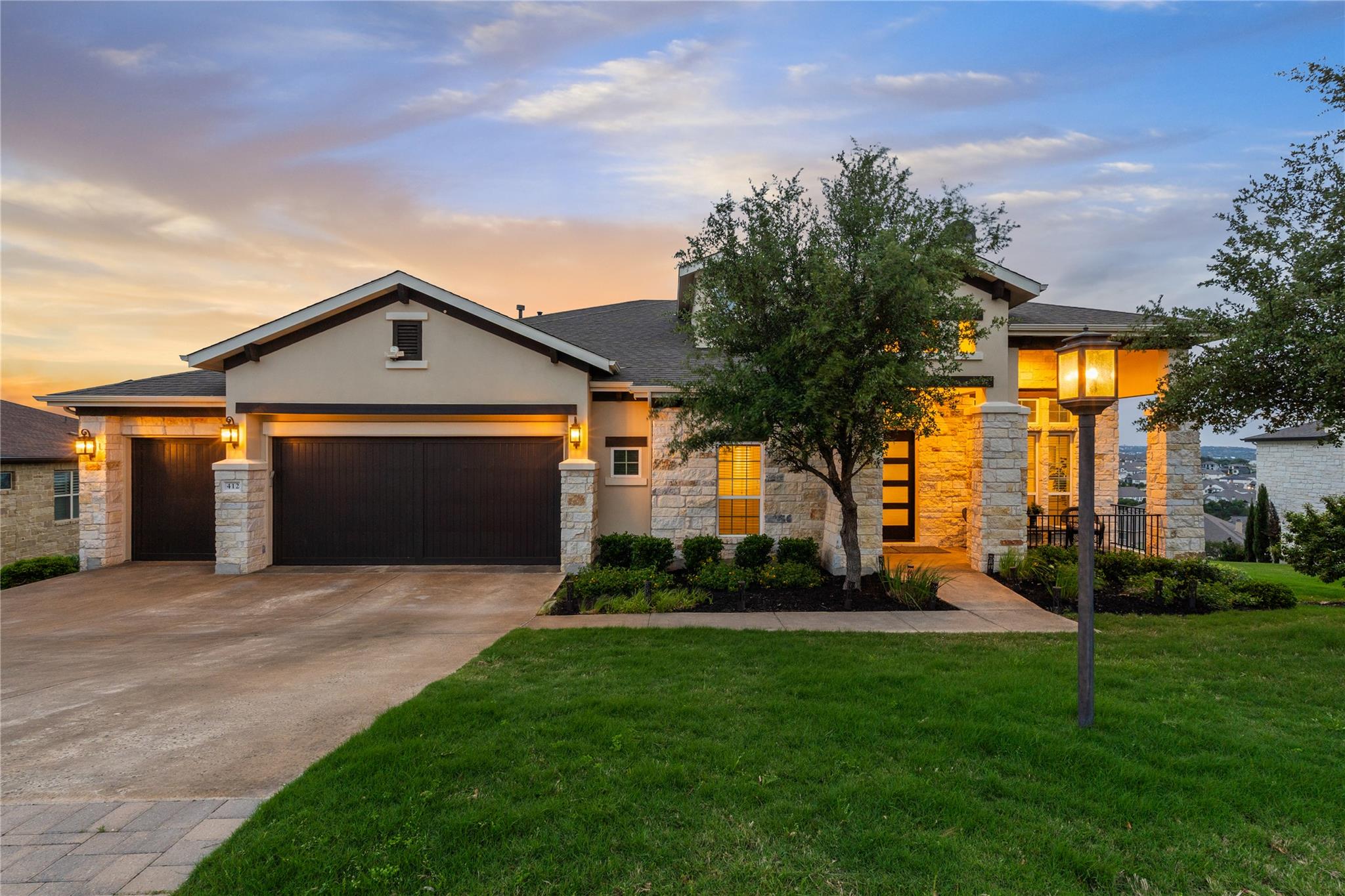 412 Lindale CV