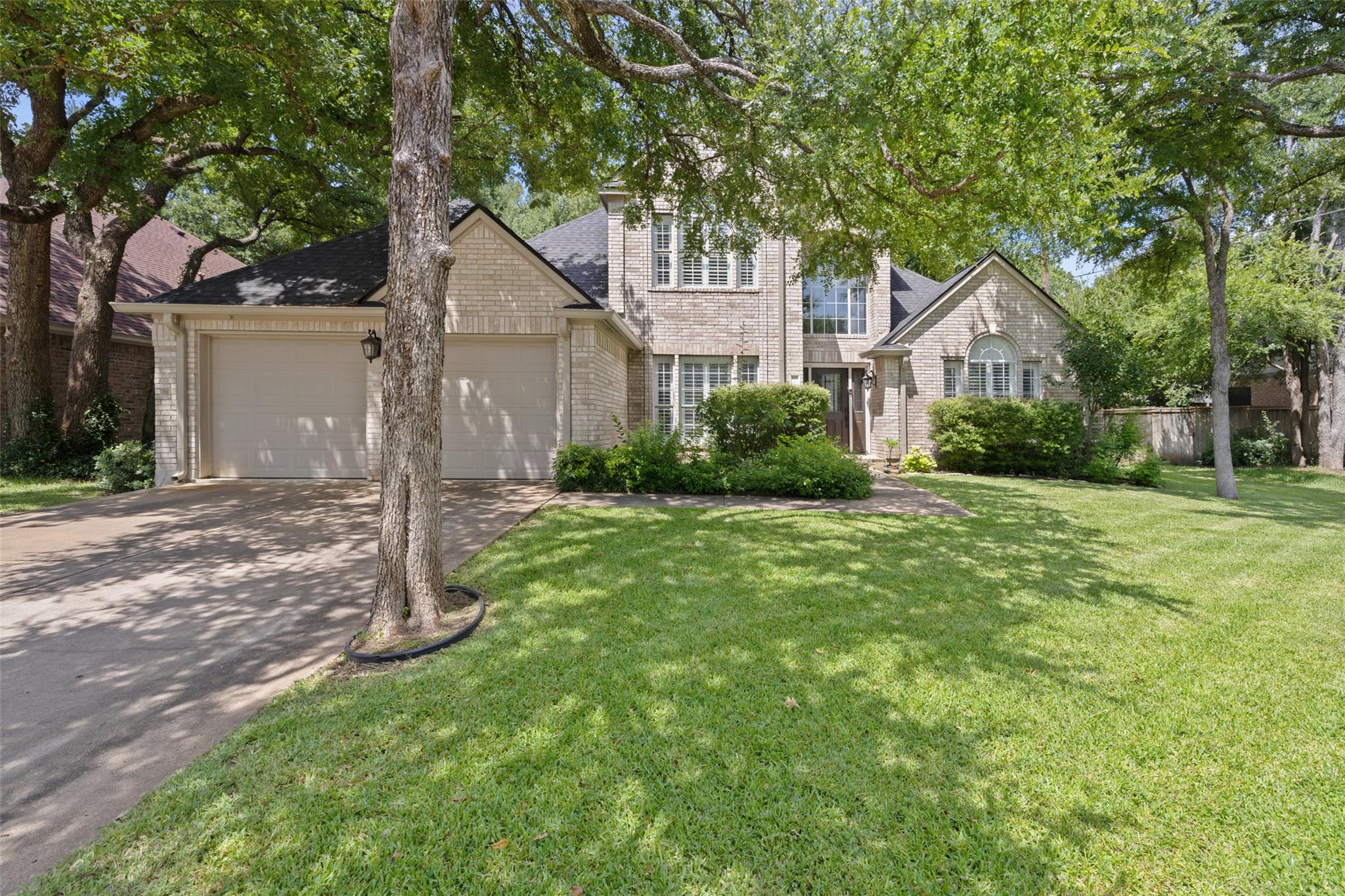 1004 Oaklands DR