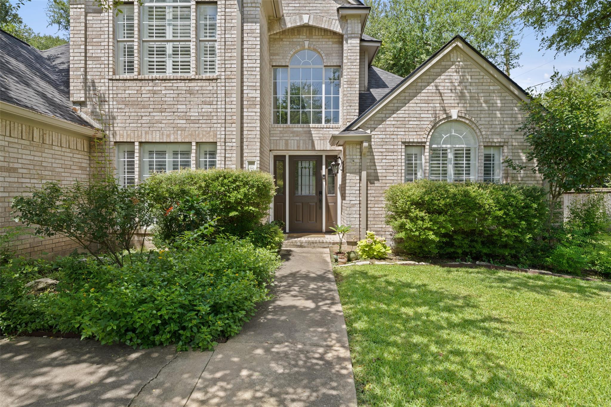 1004 Oaklands DR