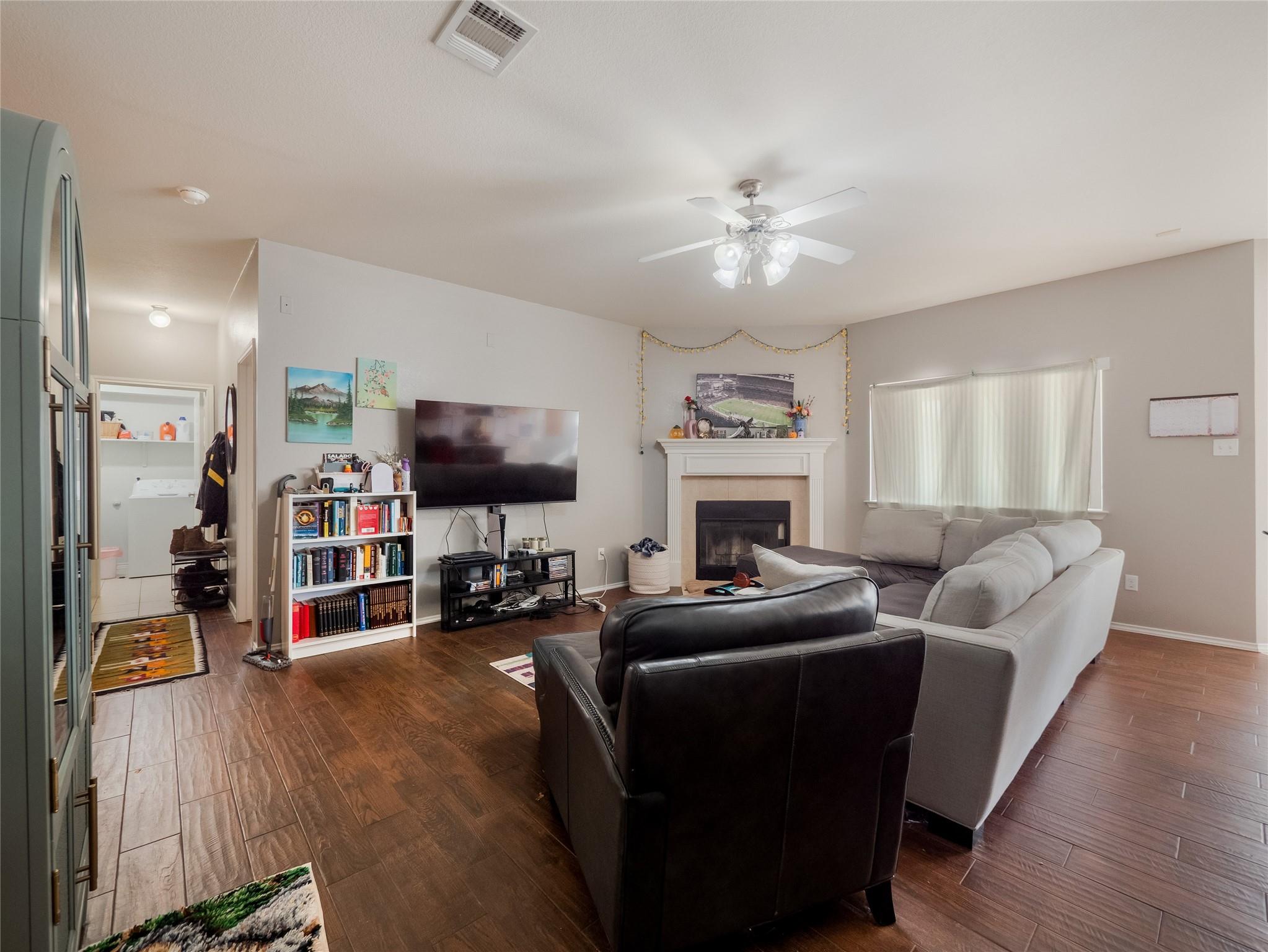 6200 Suellen LN