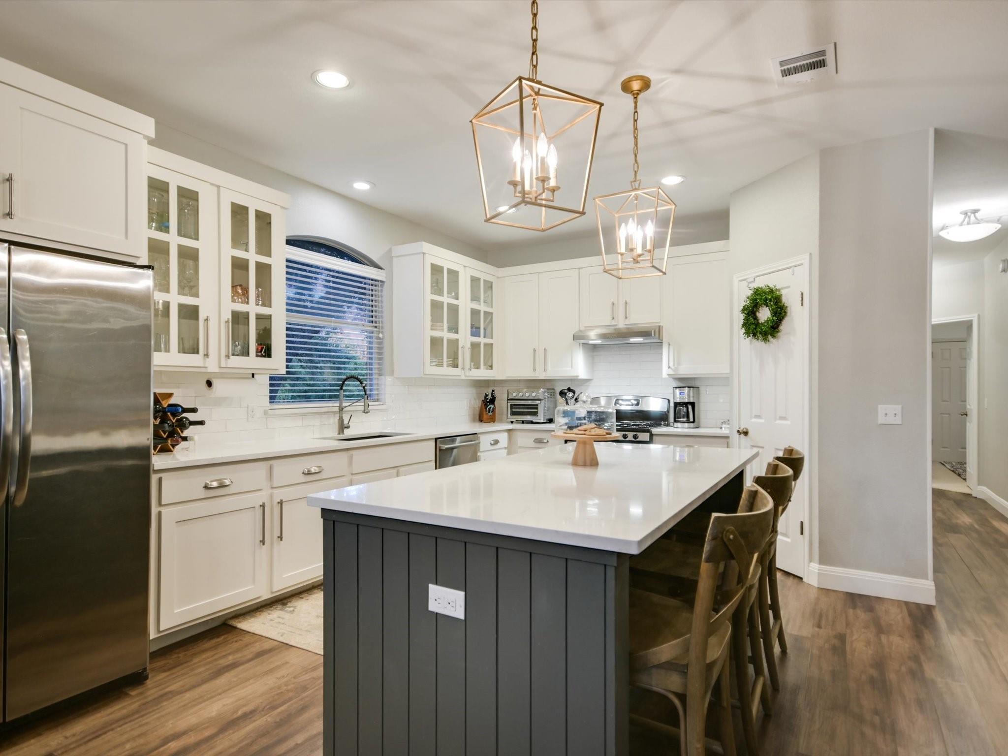 Austin, Texas 78735, United States, 4 Bedrooms Bedrooms, ,2 BathroomsBathrooms,Residential,Pending,40961