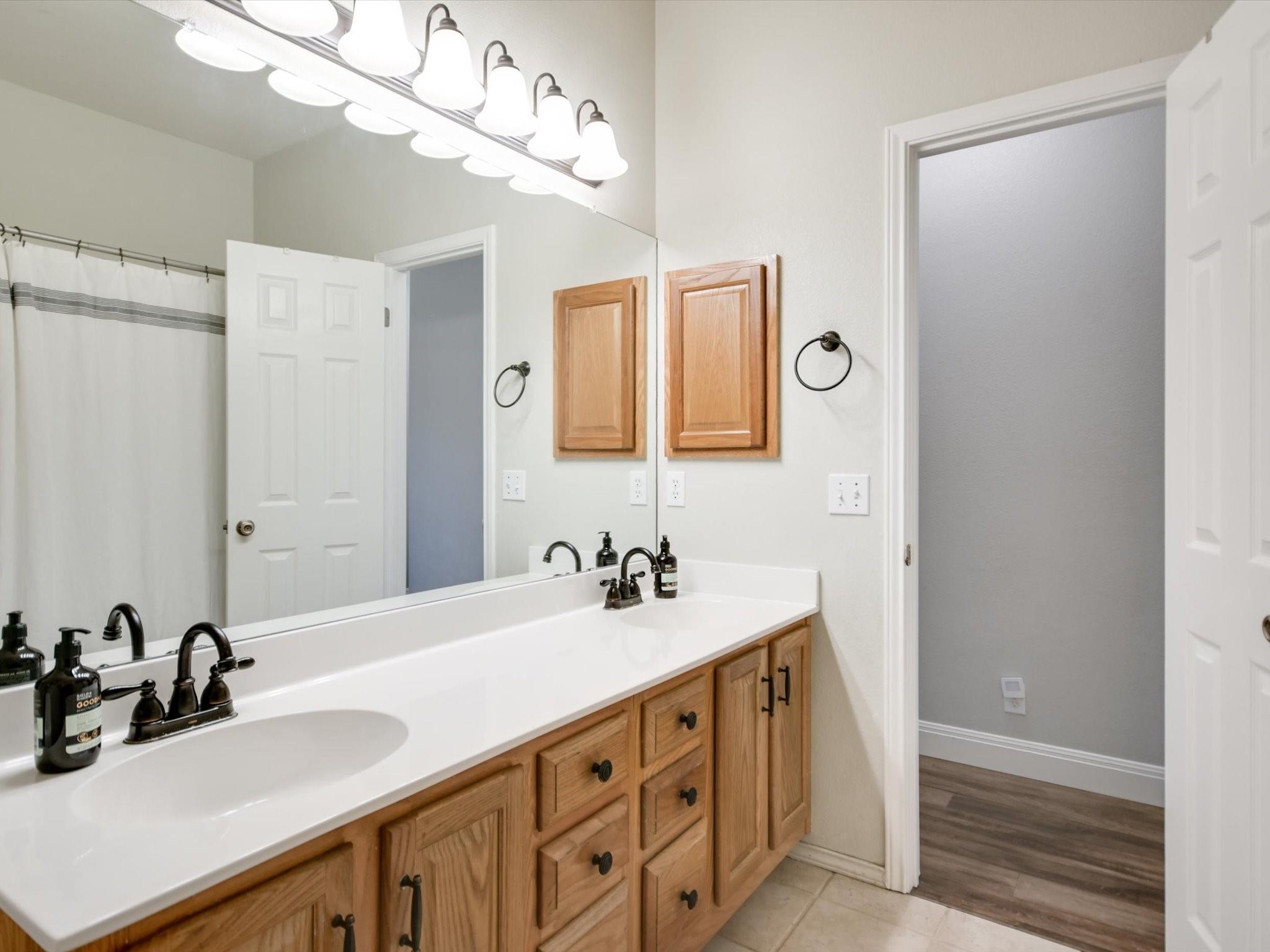Austin, Texas 78735, United States, 4 Bedrooms Bedrooms, ,2 BathroomsBathrooms,Residential,Pending,40961